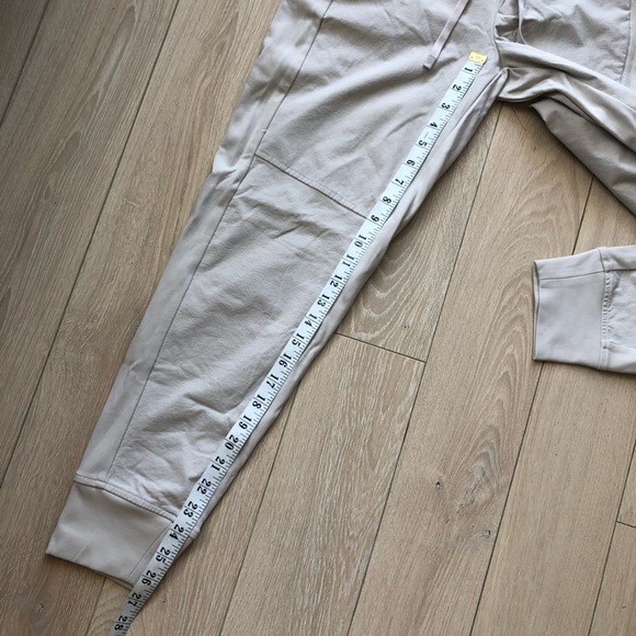 Athleta Headlands Hybrid Trek Jogger in Birch Gray Women’s Size 2/P - Picture 4 of 15